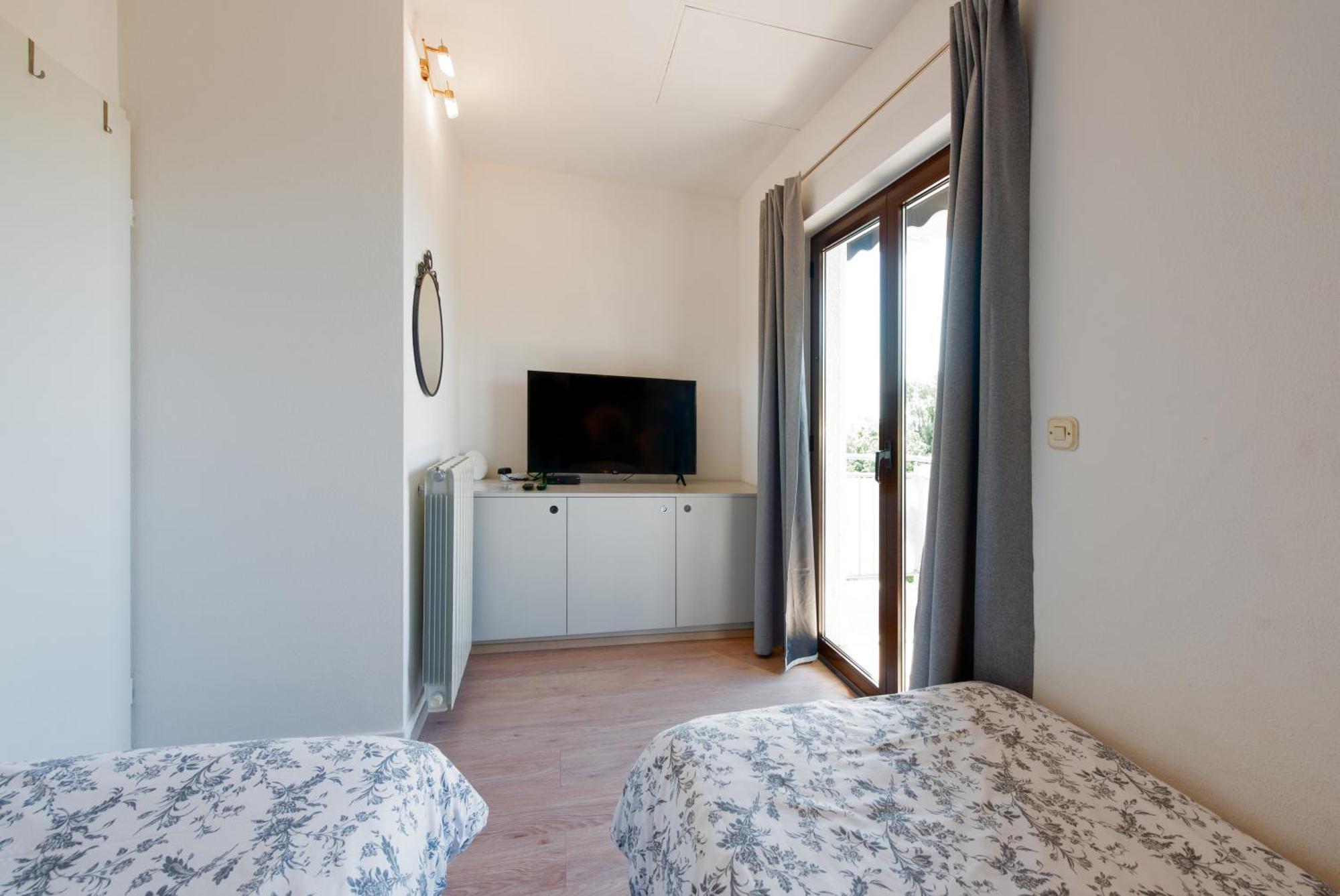 Apartments Dorijan With Pool Матули Екстериор снимка