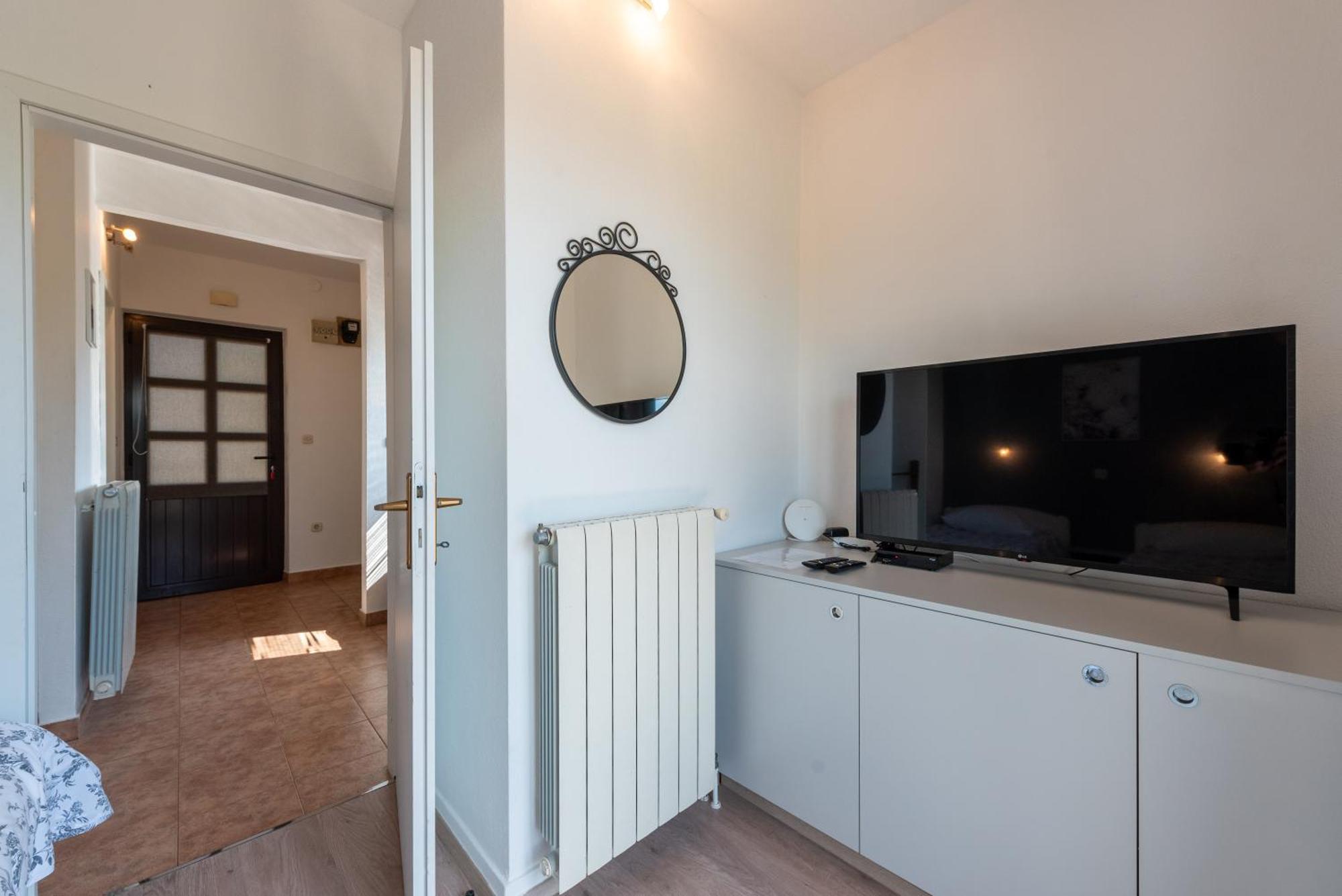 Apartments Dorijan With Pool Матули Екстериор снимка